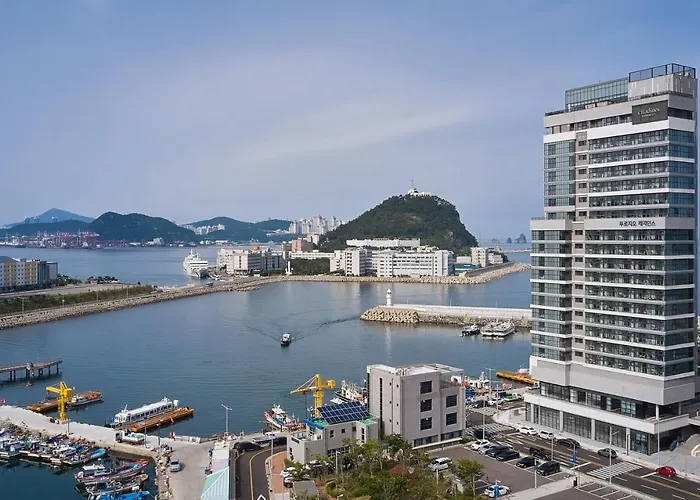Hotel with pool: Citadines Connect Hari Busan