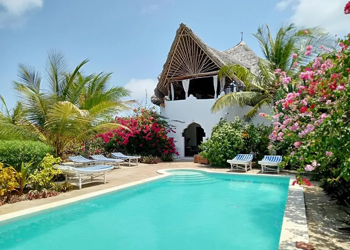 Huhuru House