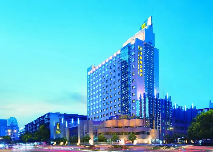Hotel with pool: Chengdu Tianfu Sunshine Hotel