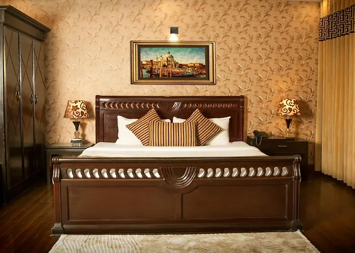 Royal Elegance Hotel