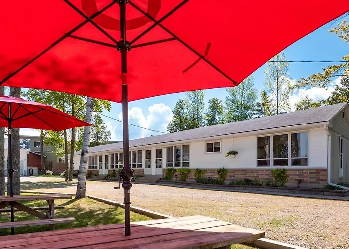 Central hotel: Bel Air Cottages And Motel