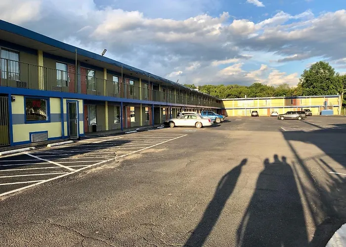 Motel: Regal Inn