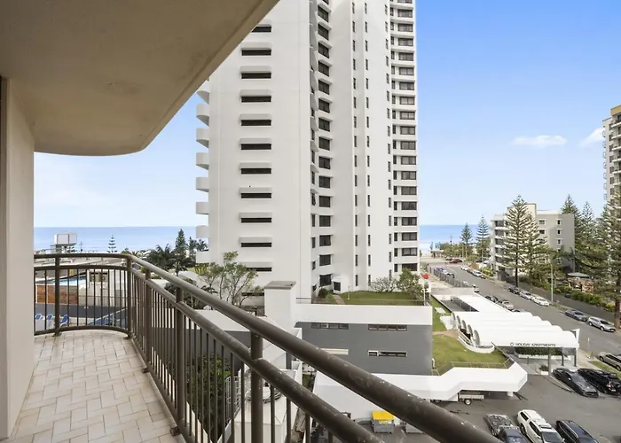 Hotel near College: Surfers Paradise Ocean View Apartment