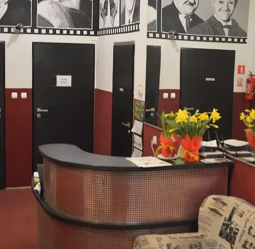 Hotel cerca del colegio: Hostel B Movie