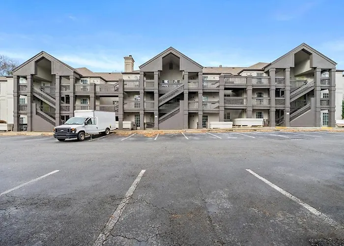 Hotel near College: Quality Suites Atlanta Buckhead Village North