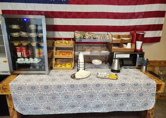 Pet Friendly hotel: Blue Sky Inn: Pet-Friendly Oasis with Renovated Rooms