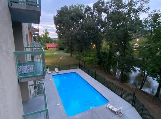 River Place Condos #610 3Bd