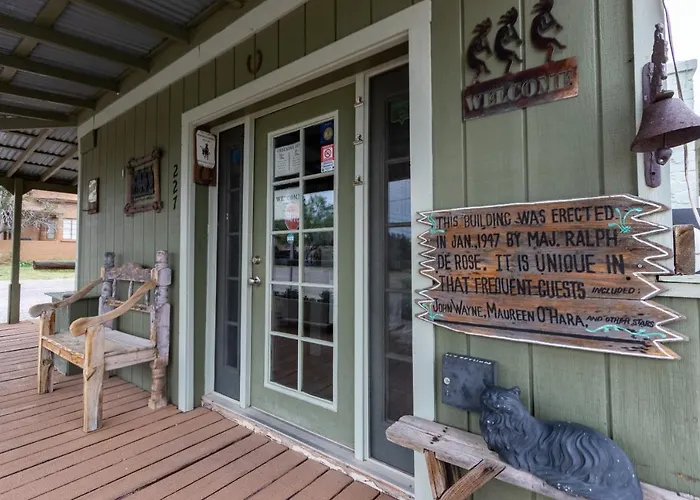 Motel: Sagebrush Inn