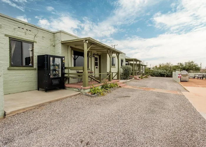 Motel: Sagebrush Inn