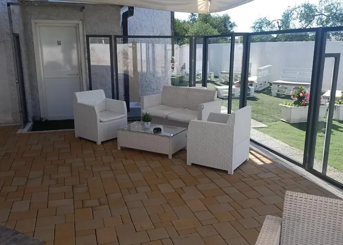 Hotel con piscina: I Girasoli Srls