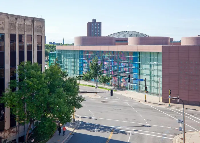 Jacuzzi hotel: Holiday Inn Express Hotel & Suites Minneapolis-Downtown Convention Center By Ihg