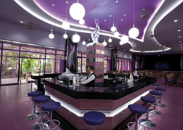 Pet Friendly hotel: Hotel Riu Caribe