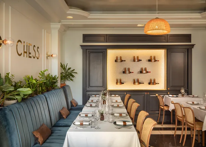 Hotel Jacuzzi: Queen'S Court Hotel & Residence