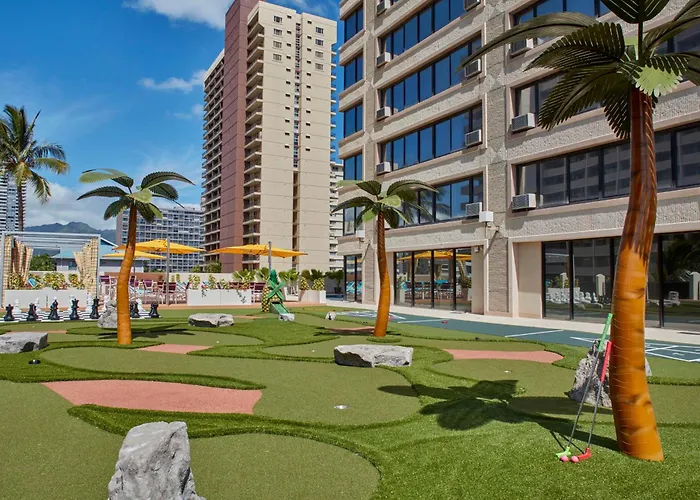 Hotel with view: Holiday Inn Express Waikiki By Ihg