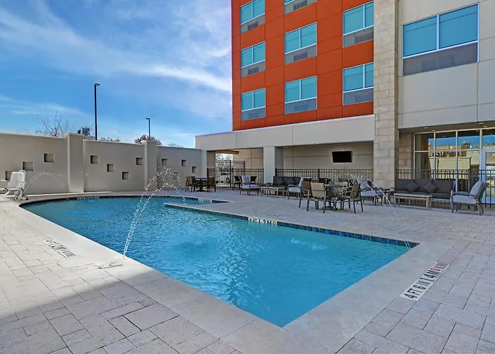 Holiday Inn Express & Suites Memorial - Citycentre By Ihg