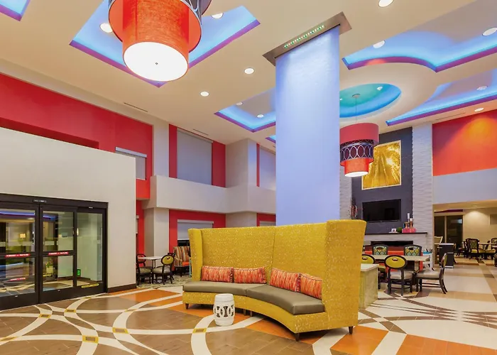Holiday Inn Express & Suites Eureka By Ihg