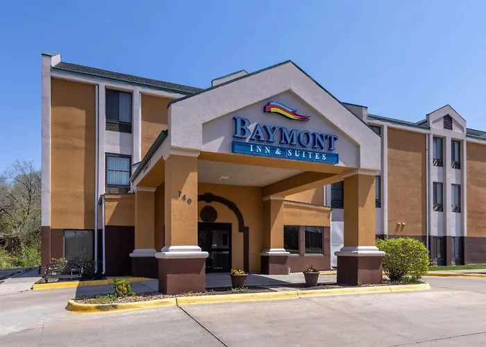Best Lawrence Hotels For Families With Kids