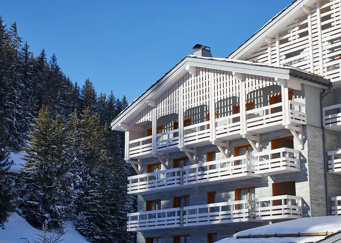 Hotel with pool: Ecrin Blanc Resort Courchevel - Aquapark