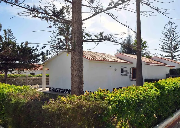 Beach hotel: Bungalows Los Arcos