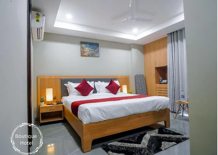 Saltstayz Select - Golf Course Road & Sector 57