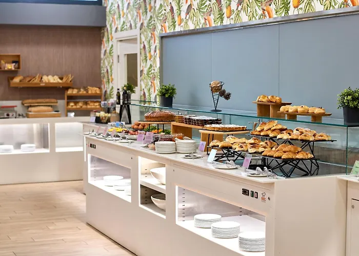 Luxury hotel only: Occidental Aurelia