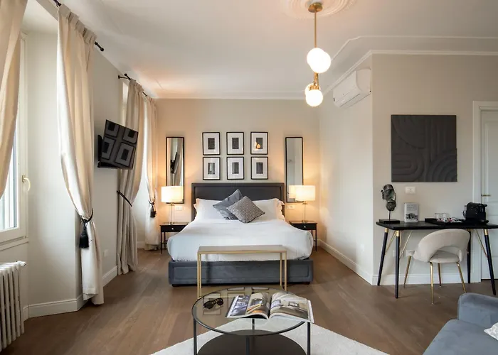 Albergo centrale: Daplace - Corso Monforte Suites