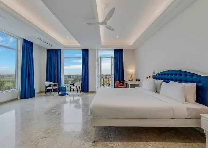 Design hotel Highland Club With Swimming Pool-Gym