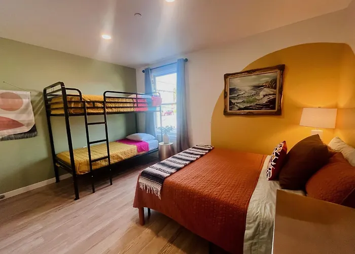 Beach hotel: Monterey Hostel