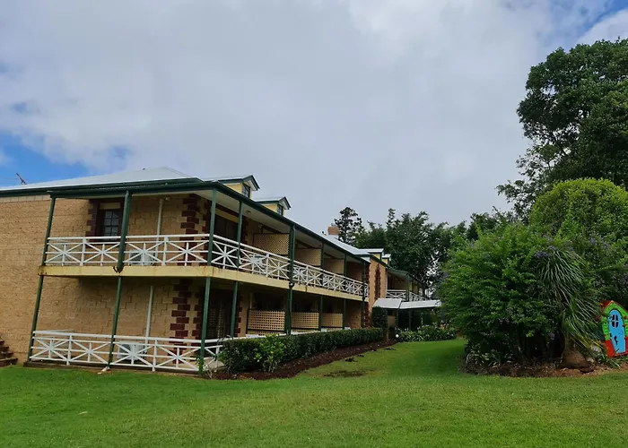 Spa Hotel: The Manor Tamborine Mountain