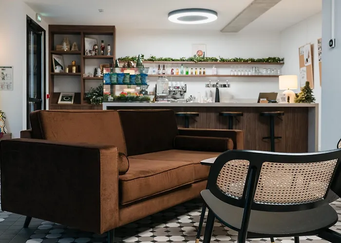 Hostel: Beau M Paris