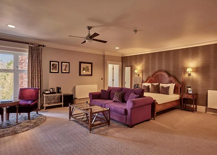Pet Friendly hotel: Wivenhoe House Hotel