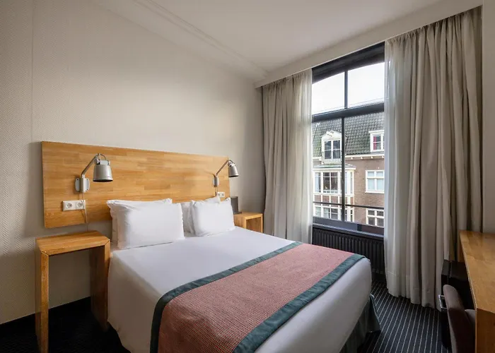 Central hotel: Catalonia Vondel Amsterdam