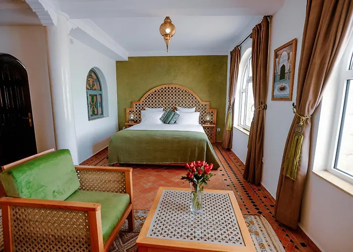 Hotel near College: Riad Perle D'Eau
