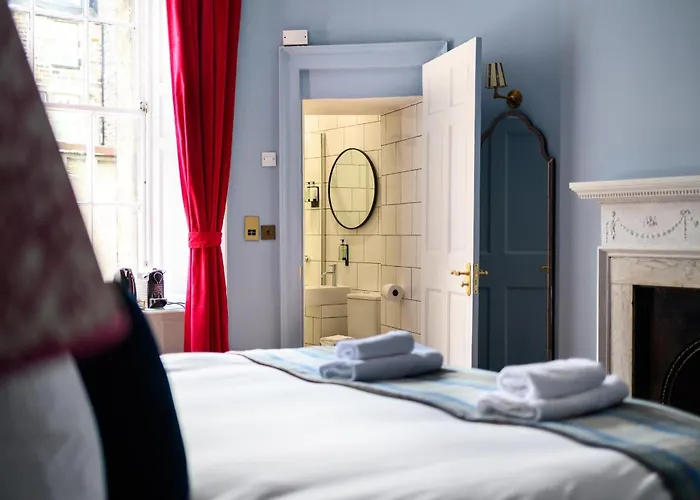 Cheap hotel: Queen Charlotte Guesthouse