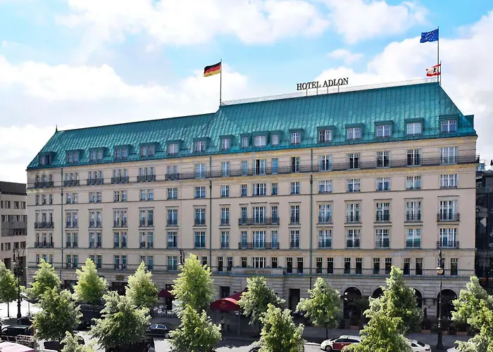 Hotel with pool: Hotel Adlon Kempinski Berlin