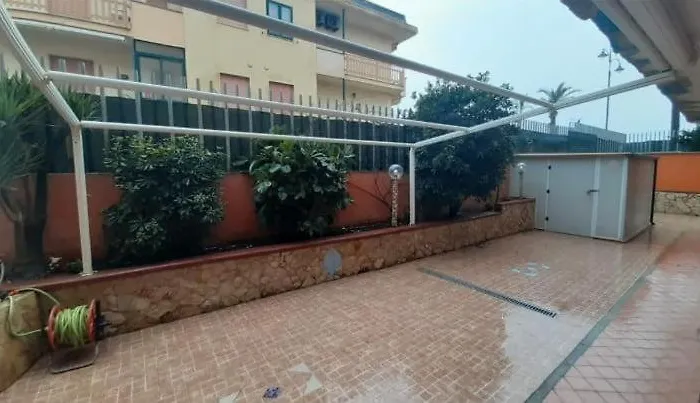 Appartamento Con Giardino Mondragone