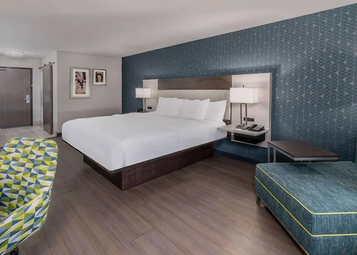 Luxury hotel only: La Quinta By Wyndham Santa Rosa