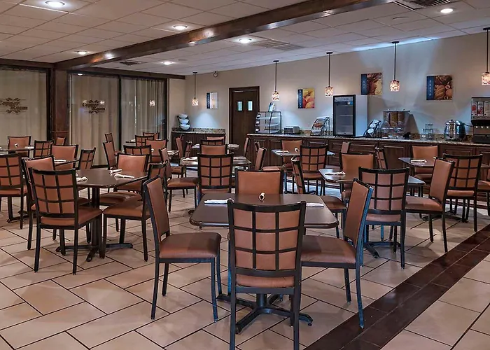 Motel: Stevens Inn A Howard Johnson By Wyndham