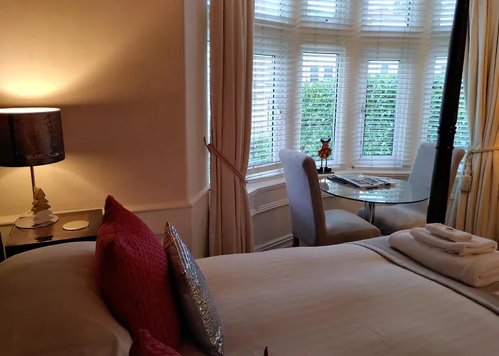 House Boutique B&B - In-Room Breakfast - Free Parking