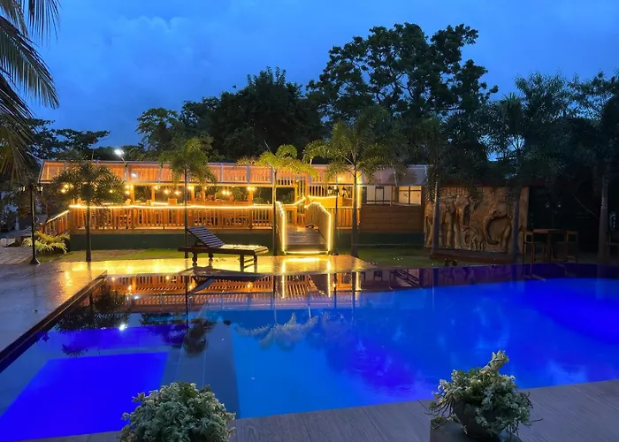 White Land City Hotel