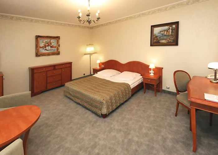 Cheap hotel: Bialy Dom Henlex Hotel Restauracja