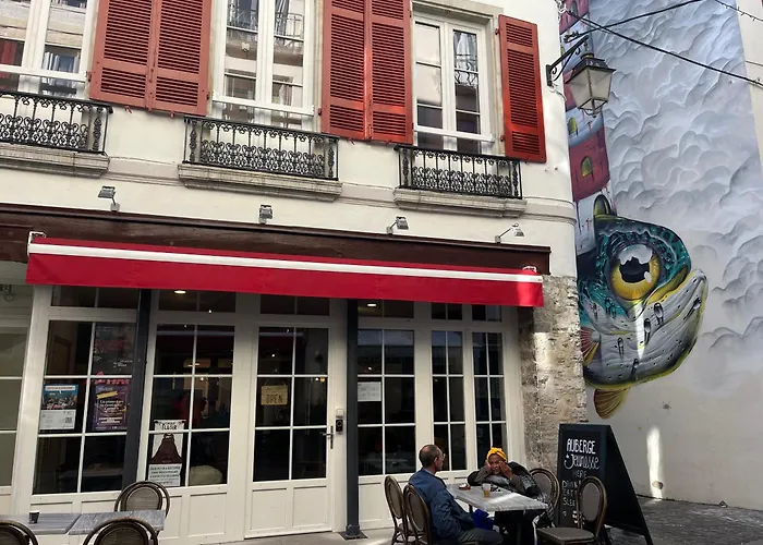 Hotel pres du College: Hostel20 Bayonne