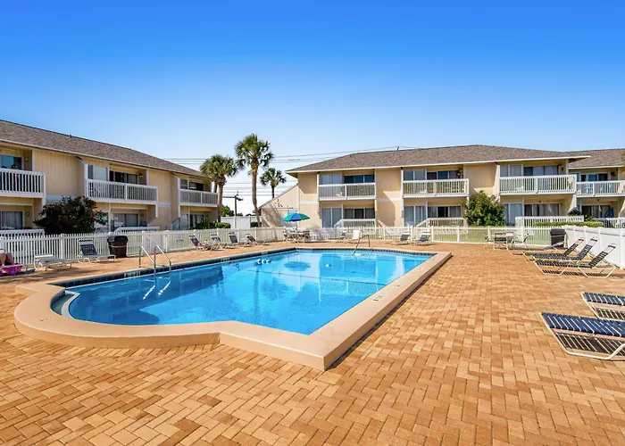 Beach hotel: ​Sandpiper Cove