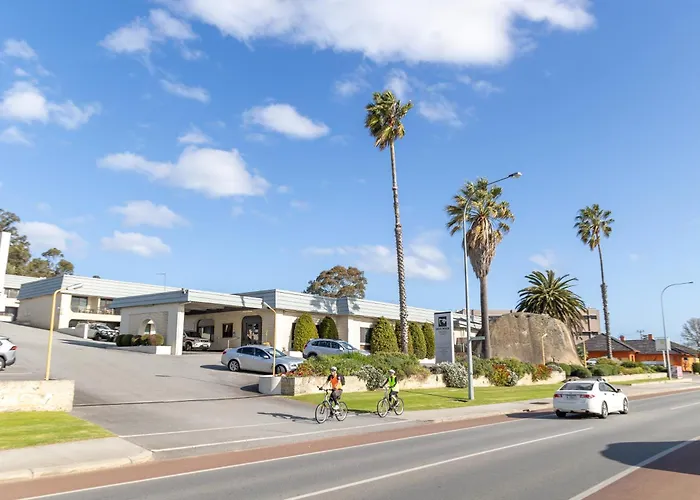 Motel: Dog Rock Motel