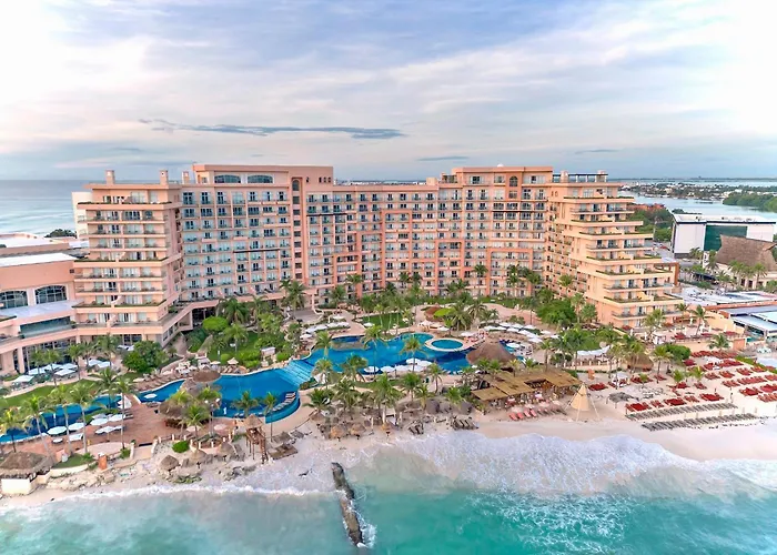 Cancun Family Hotels near Igreja do Cristo Rei