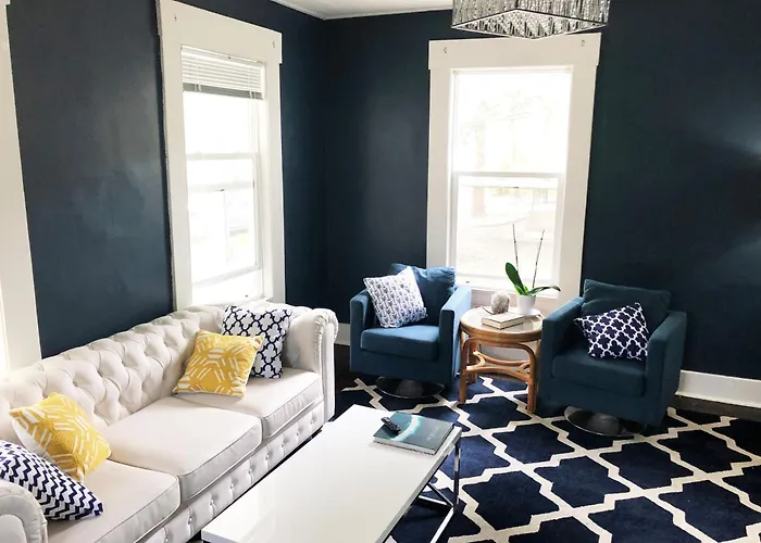 Hotel near College: The Madison House