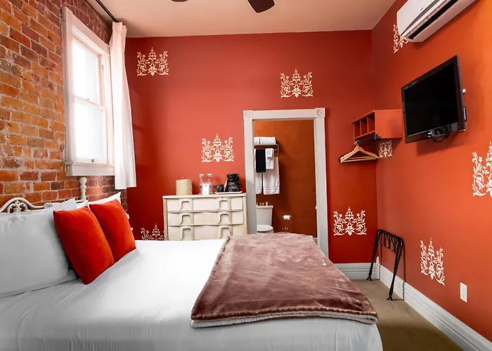 Luxury hotel only: Grand Highland Hotel