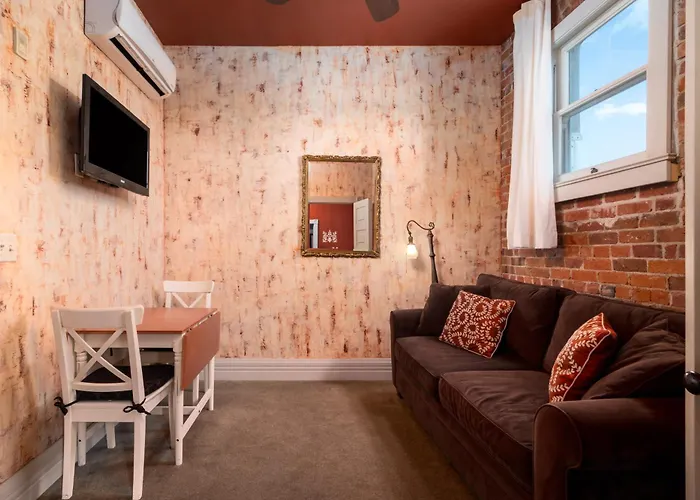 Luxury hotel only: Grand Highland Hotel