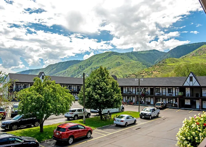 Motel: Silver Spruce Inn