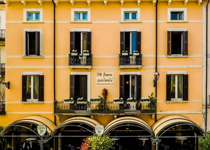  Flowers Apartments